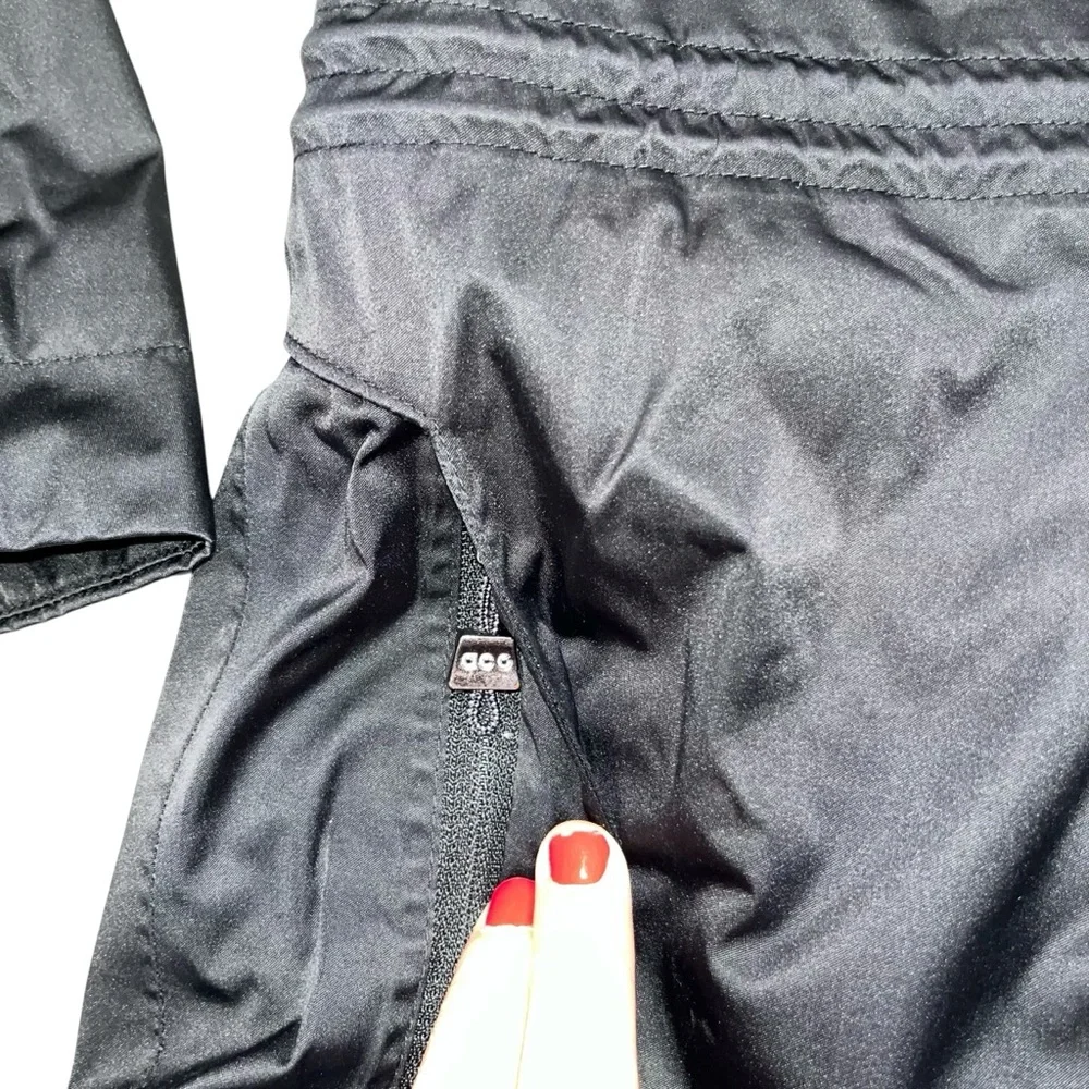 Nike ACG Nike Fit Storm Black Satin Waterproof Jacket Women’s size XS